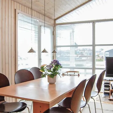 Awesome In With Kitchen 度假居